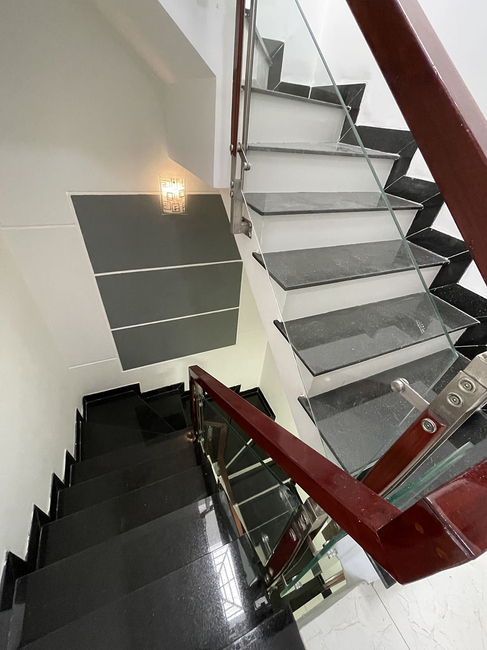Bán nhà Hoàng Hoa Thám, Quận Bình Thạnh tuyệt phẩm 3 lầu (4,5m x 12m) đẹp lung linh hẻm ôtô khu VIP
